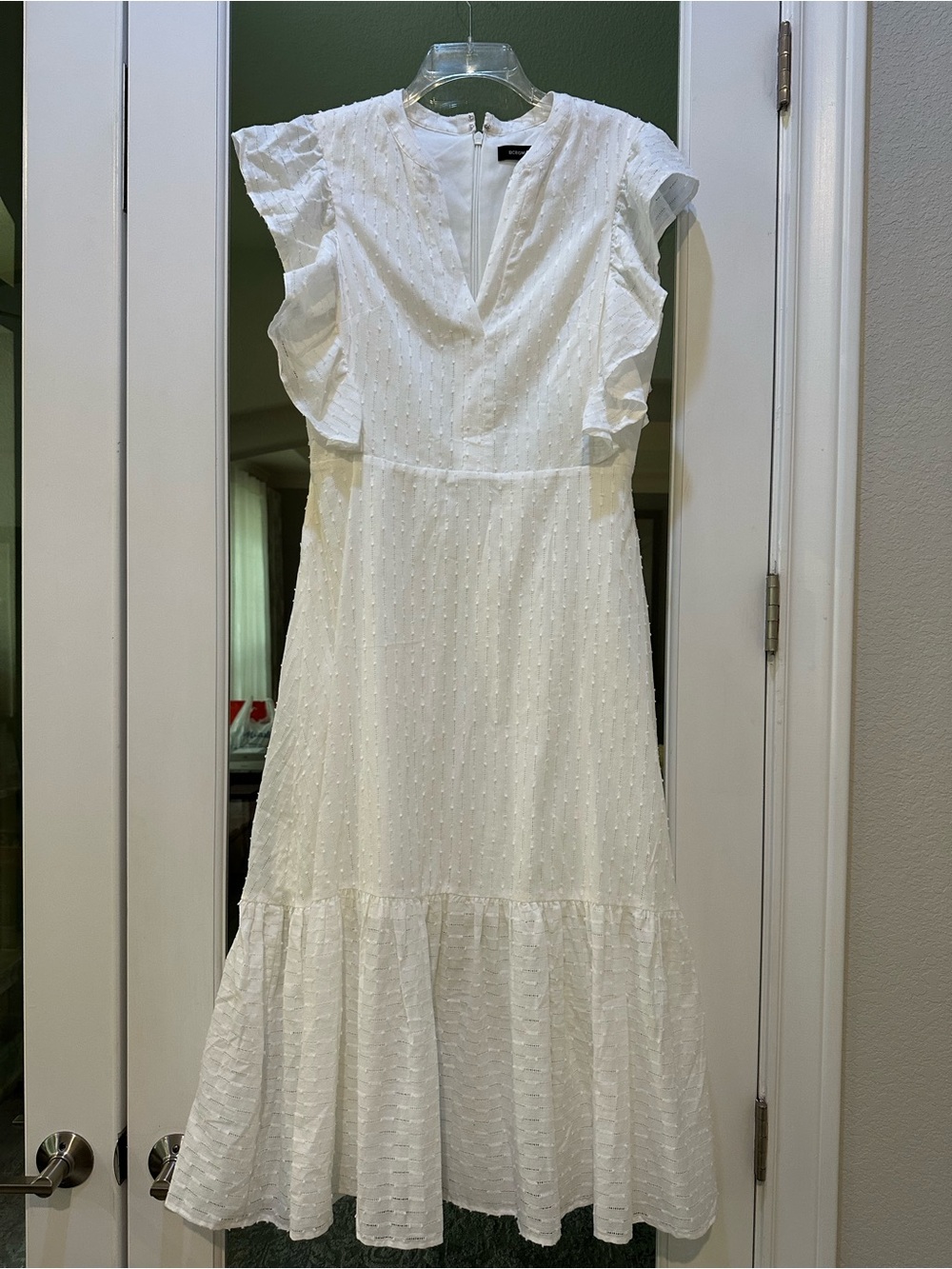 BCBGMAXAZRIA White Ruffle Sleeve Maxi Dress 🤍